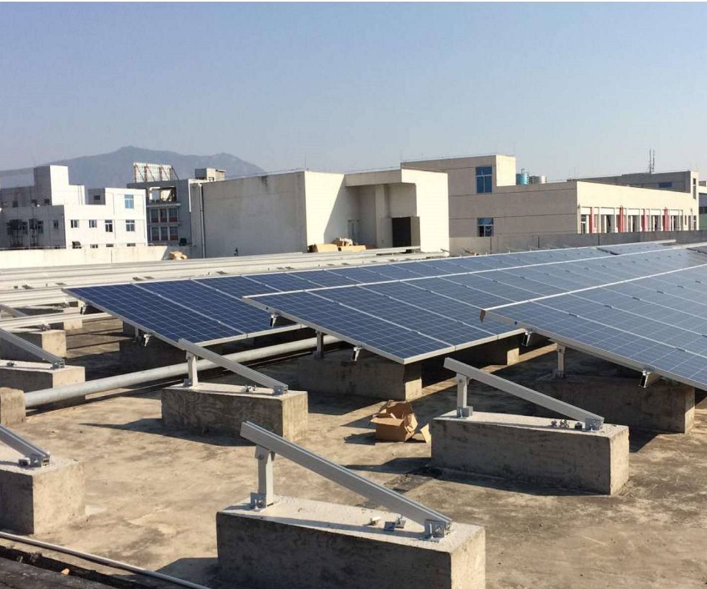Солнечная установка на плоской крыше мощностью 1 МВт